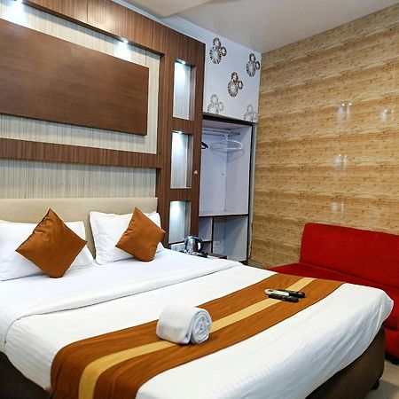 Hotel Diamond Suites Kolkata Bagian luar foto