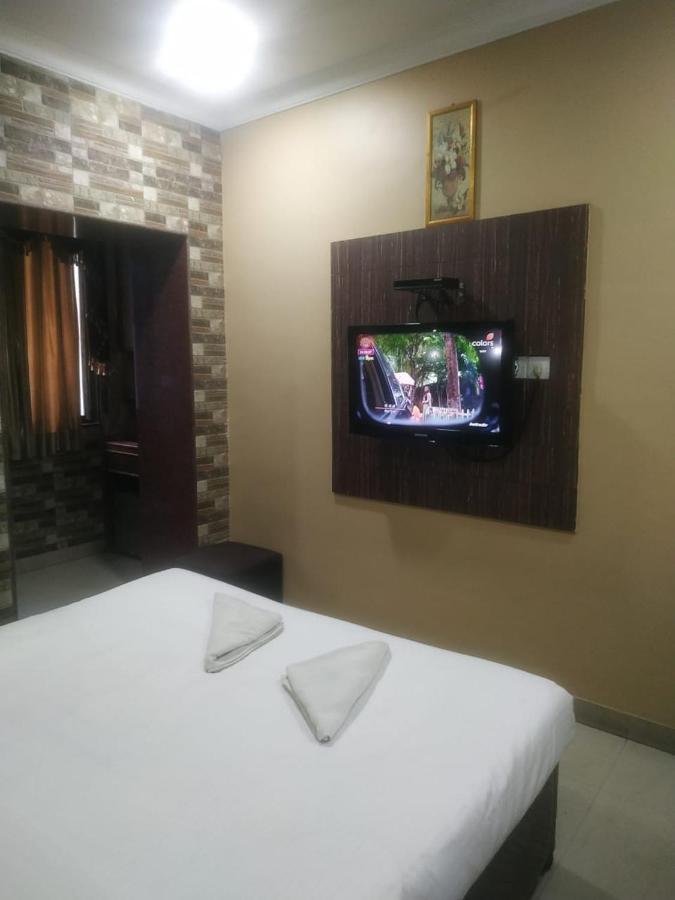 Hotel Diamond Suites Kolkata Bagian luar foto