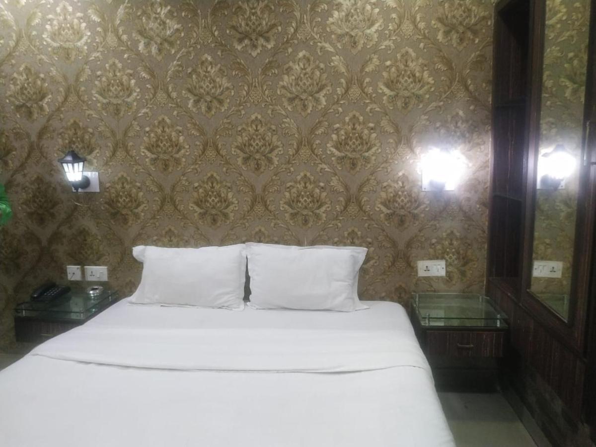 Hotel Diamond Suites Kolkata Bagian luar foto