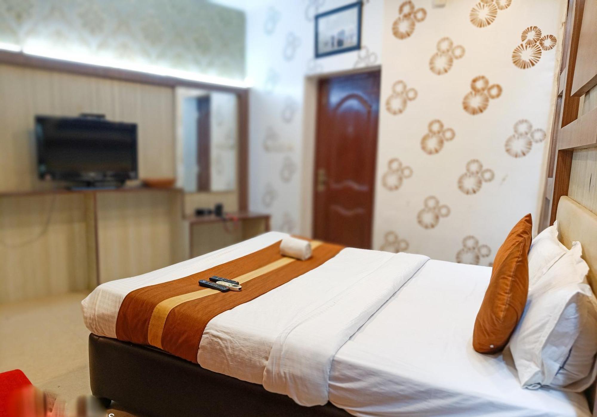 Hotel Diamond Suites Kolkata Bagian luar foto