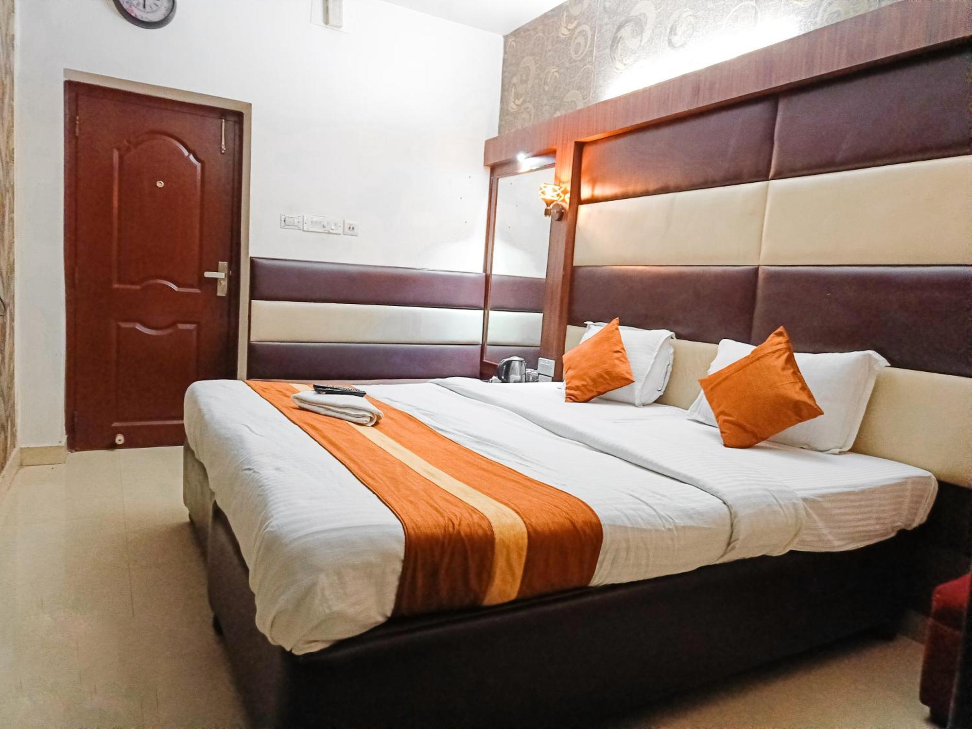 Hotel Diamond Suites Kolkata Bagian luar foto