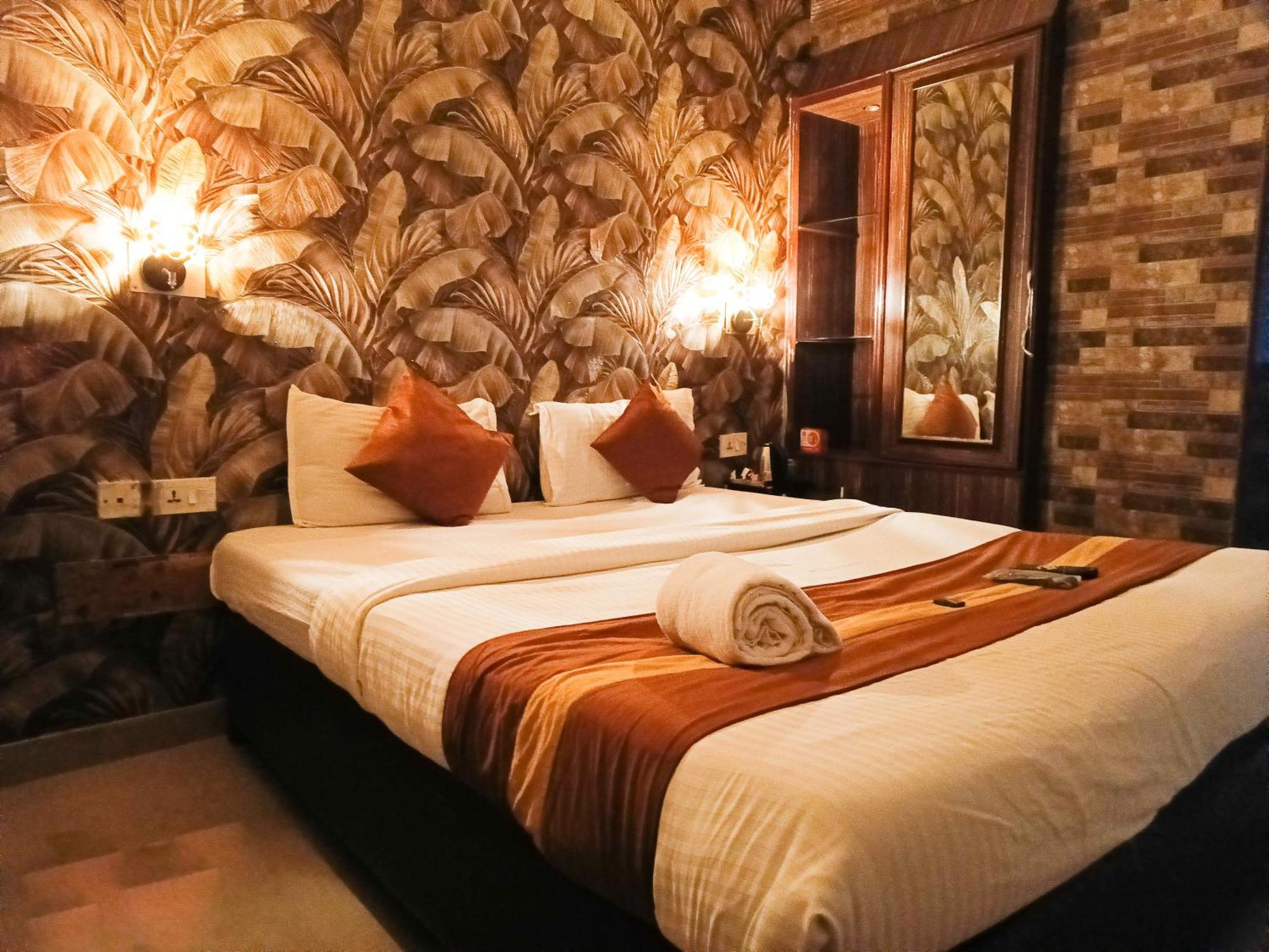 Hotel Diamond Suites Kolkata Bagian luar foto
