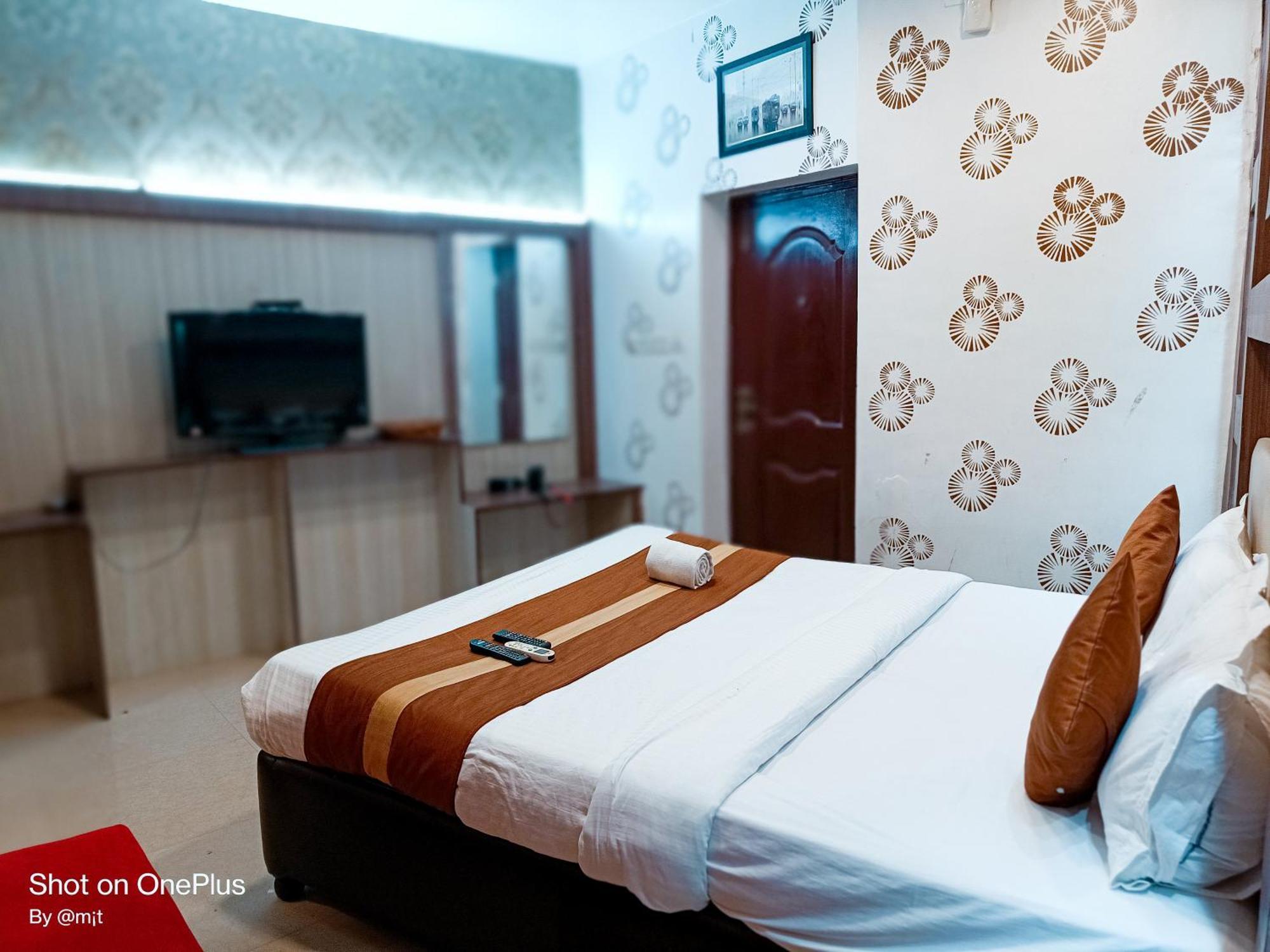 Hotel Diamond Suites Kolkata Bagian luar foto