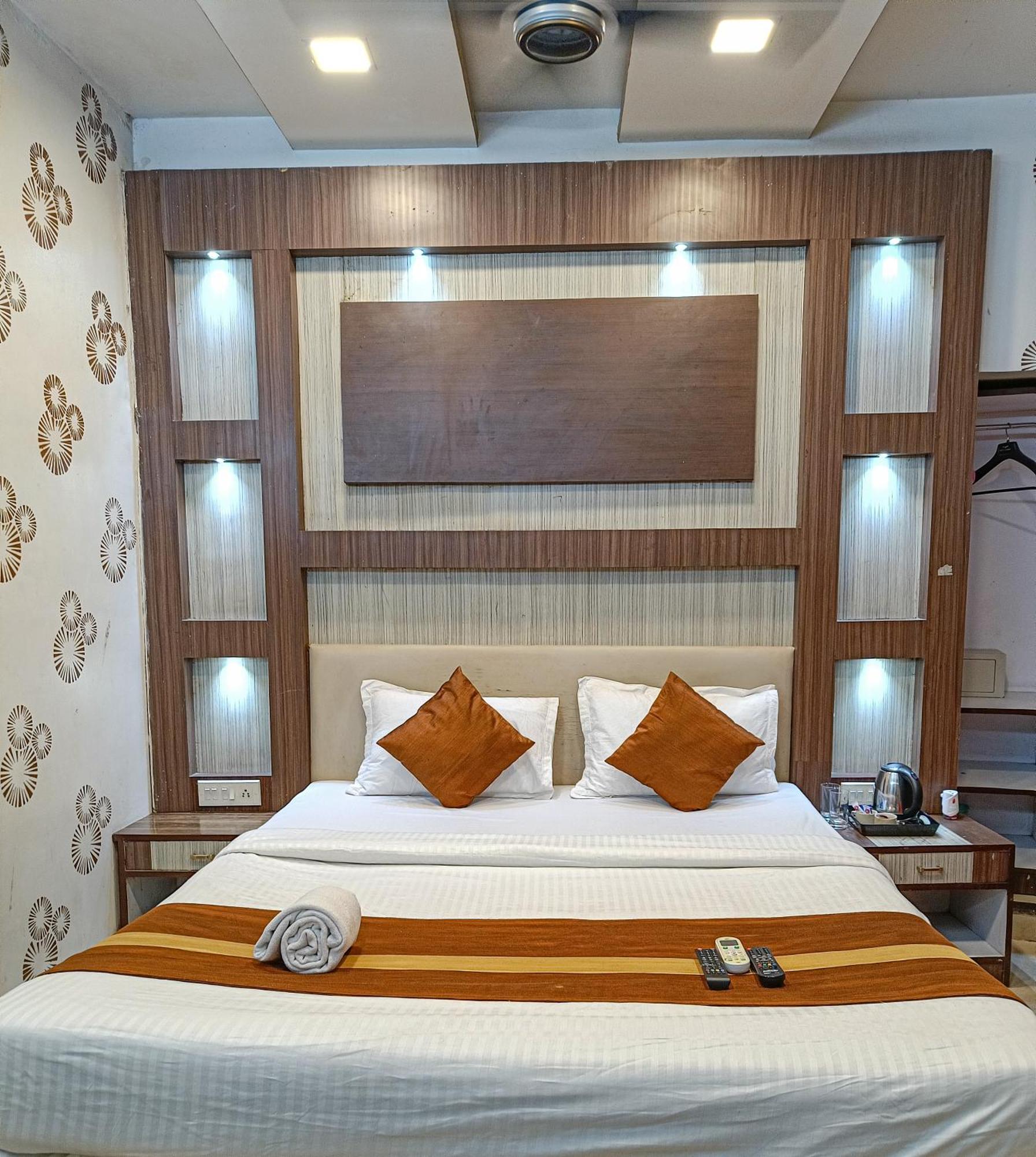 Hotel Diamond Suites Kolkata Bagian luar foto