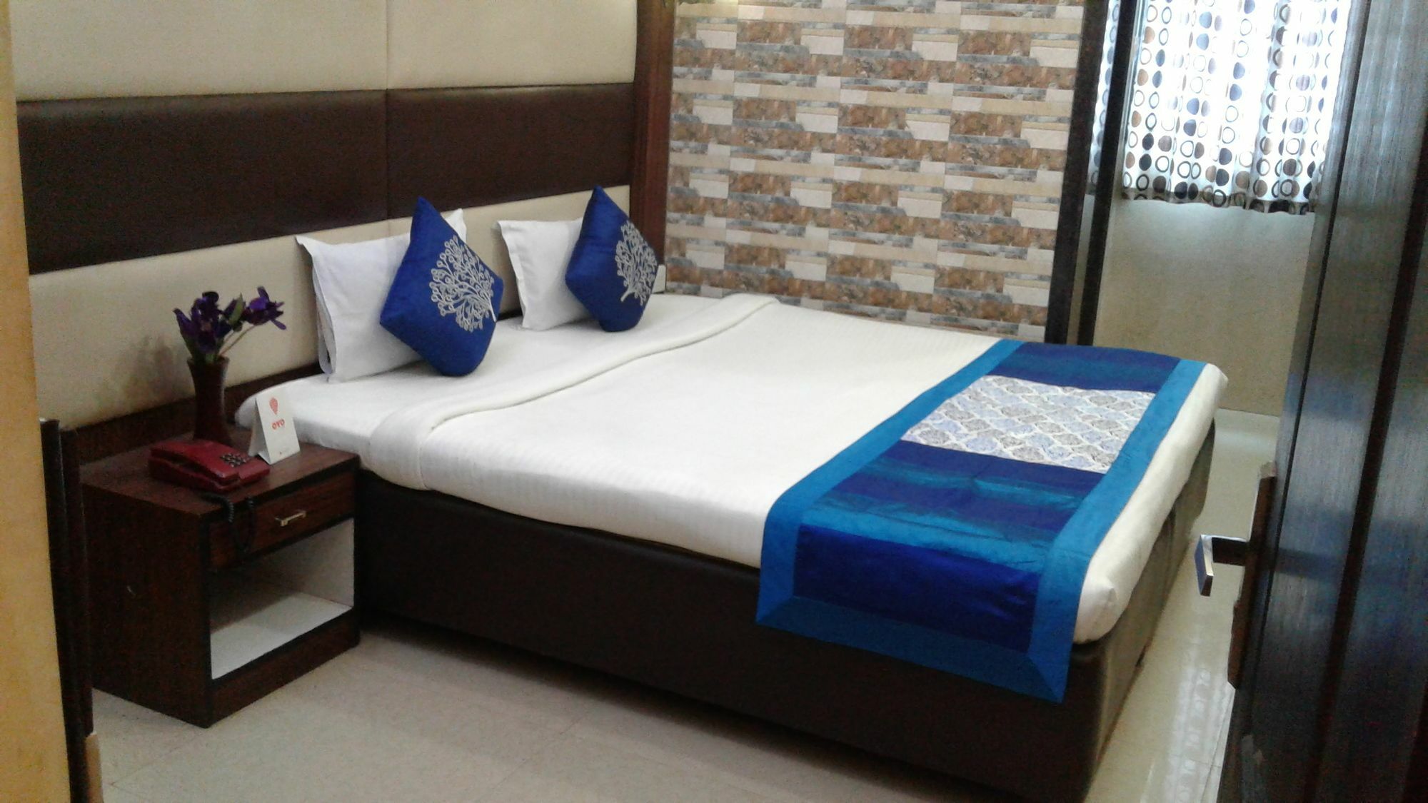 Hotel Diamond Suites Kolkata Bagian luar foto